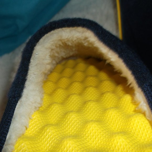 NEW PR Soles Active Recovery Slippers - Size 7 - Picture 5 of 10